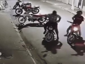 Grupo de homens é flagrado fazendo arrastão pelas ruas de Teotônio Vilela