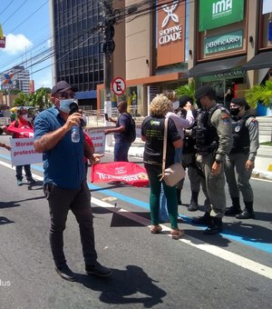 Moradores do Eustáquio Gomes realizam protesto na Fernandes Lima por falta de água
