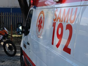 Samu atende vítima em surto psicológico no bairro do Farol, em Maceió