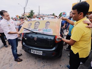 Renan Filho participa de “adesivaço” no Jacintinho e destaca investimentos 