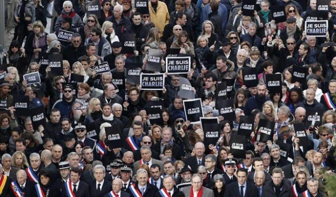 Mais de 700 mil pessoas participaram de protestos  na França