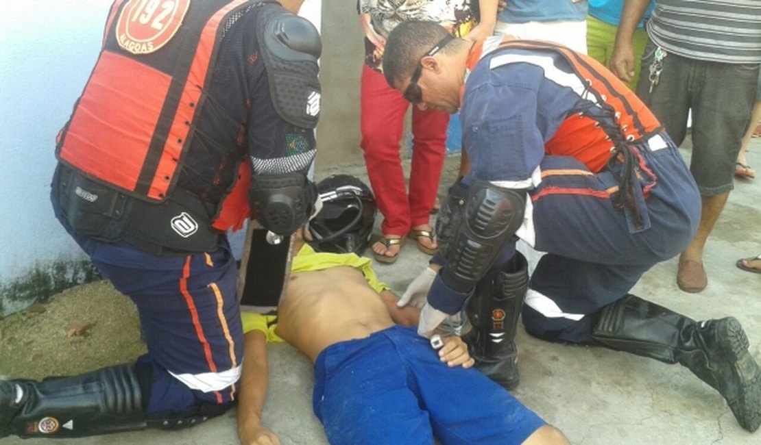 Colisão entre carro e moto deixa motoqueiro ferido em Arapiraca