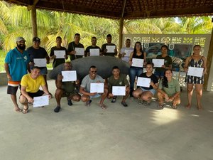 ICMBio promove curso de conduta sobre ccorrência com peixes-bois na Costa dos Corais