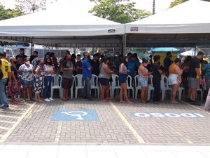 Último dia para emissão de título registra filas enormes na Justiça Eleitoral