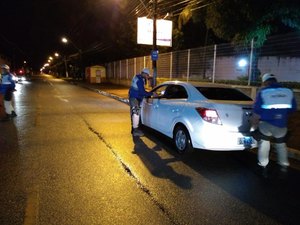 Dois motoristas são presos por embriaguez ao volante em Maceió