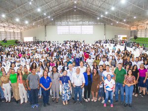 Mais de 1500 estudantes do Agreste participam  de palestra sobre democracia e cidadania
