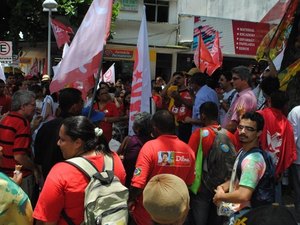 Militantes do PT acordam e resolvem fazer campanha para Dilma