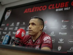 CSA anuncia a contratação do lateral Arnaldo