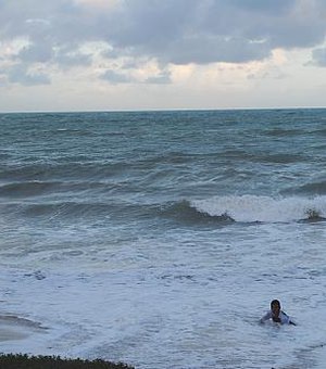 Marinha alerta para ressaca com ondas de até 2,5 metros em Alagoas