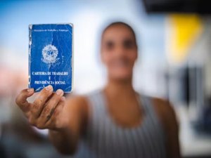 Desemprego fica em 5,6% no trimestre até maio, menor taxa para o período, diz IBGE