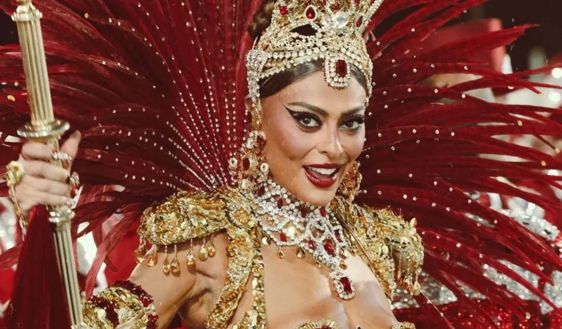 Juliana Paes anuncia saída do posto de rainha de bateria da Viradouro