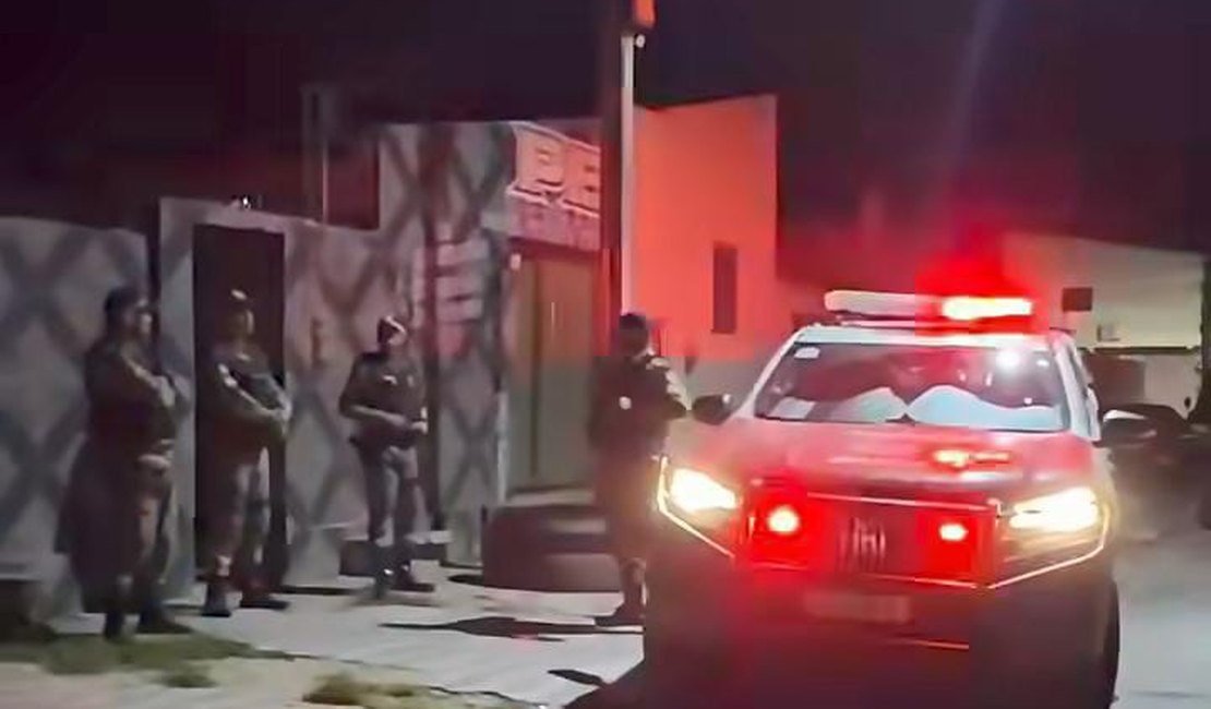 Mulher mineira é achada morta dentro de casa em Delmiro Gouveia