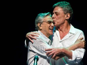 Chico Buarque e Caetano Veloso participam de ato com Haddad nesta terça