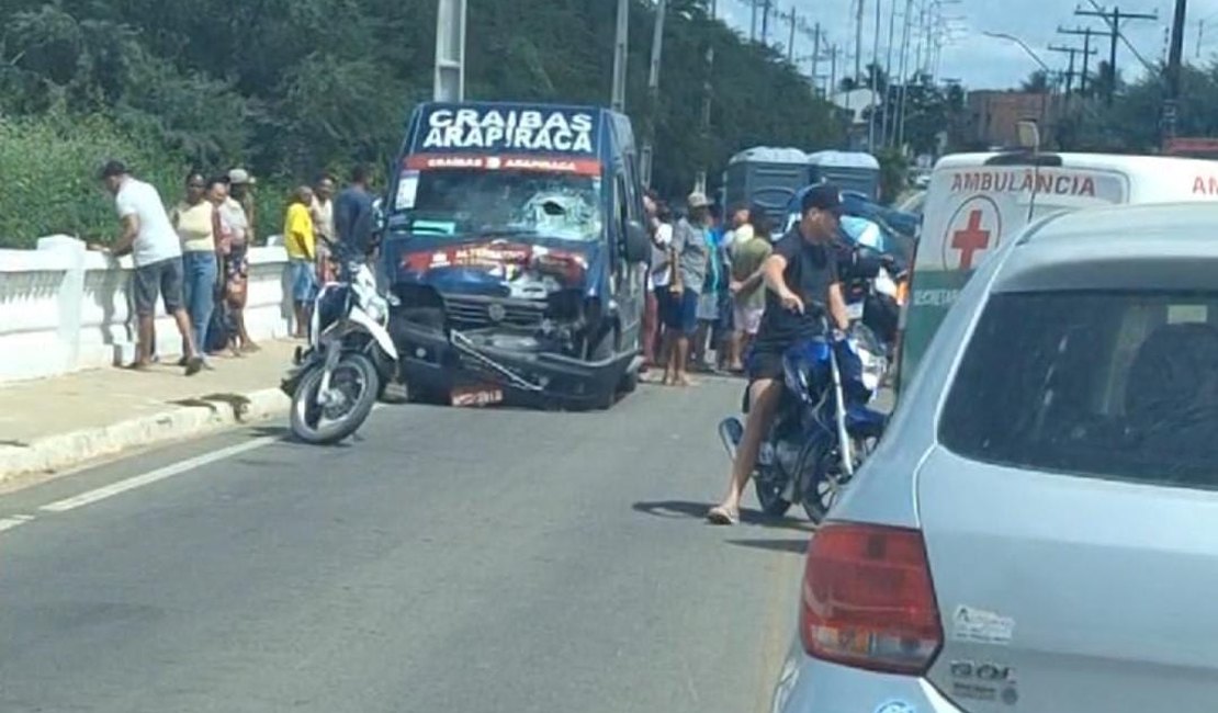 Van e motocicleta colidem em Craíbas