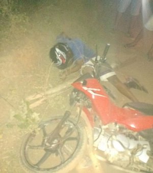 Homem armado e com moto roubada, sofre tentativa de homicídio