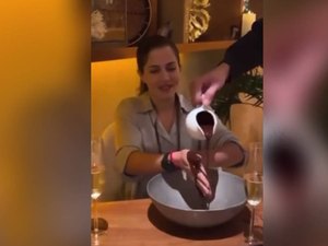 Restaurante que serve chocolate derretido nas mãos viraliza e acaba ridicularizado nas redes