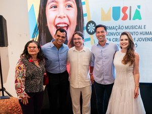 Prefeito Rodrigo Cunha e primeira-dama Millane Hora lançam projeto de música para alunos da rede municipal