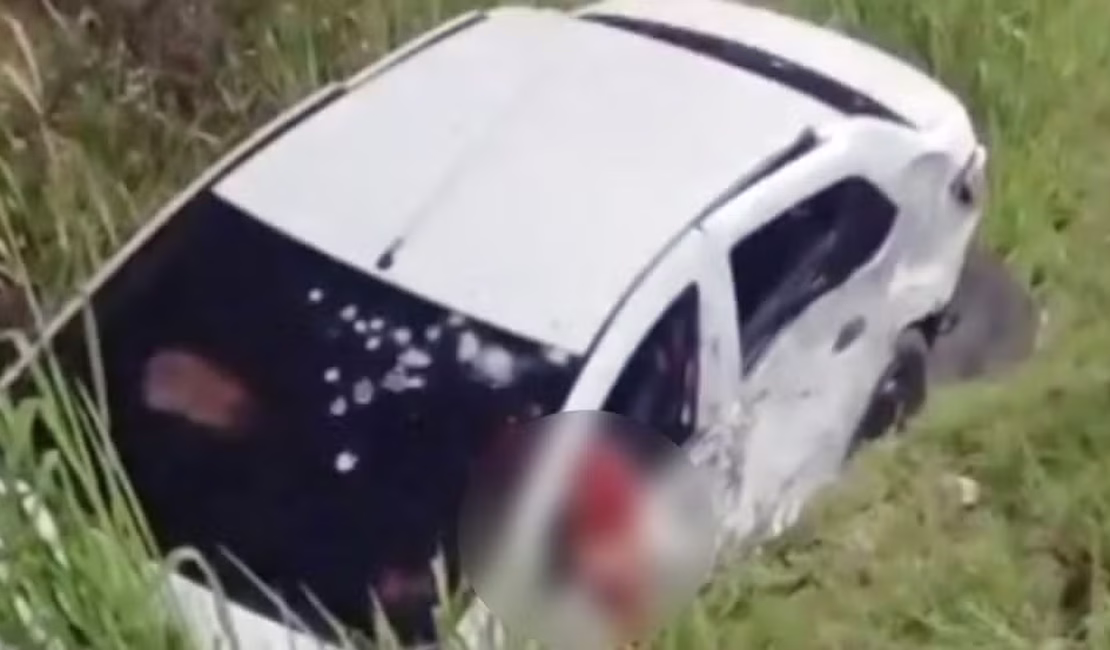 Família é alvo de ataque a tiros na Zona Oeste; carro é fuzilado, casal morre, e bebê está em estado gravíssimo