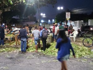 [Vídeo] Arapiraquenses se aglomeram para comprar milho na véspera de São João