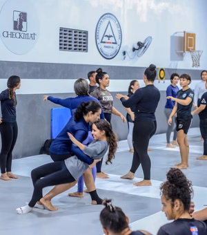 Ela Se Garante na Luta inicia aulas gratuitas de jiu-jitsu em academia de Penedo