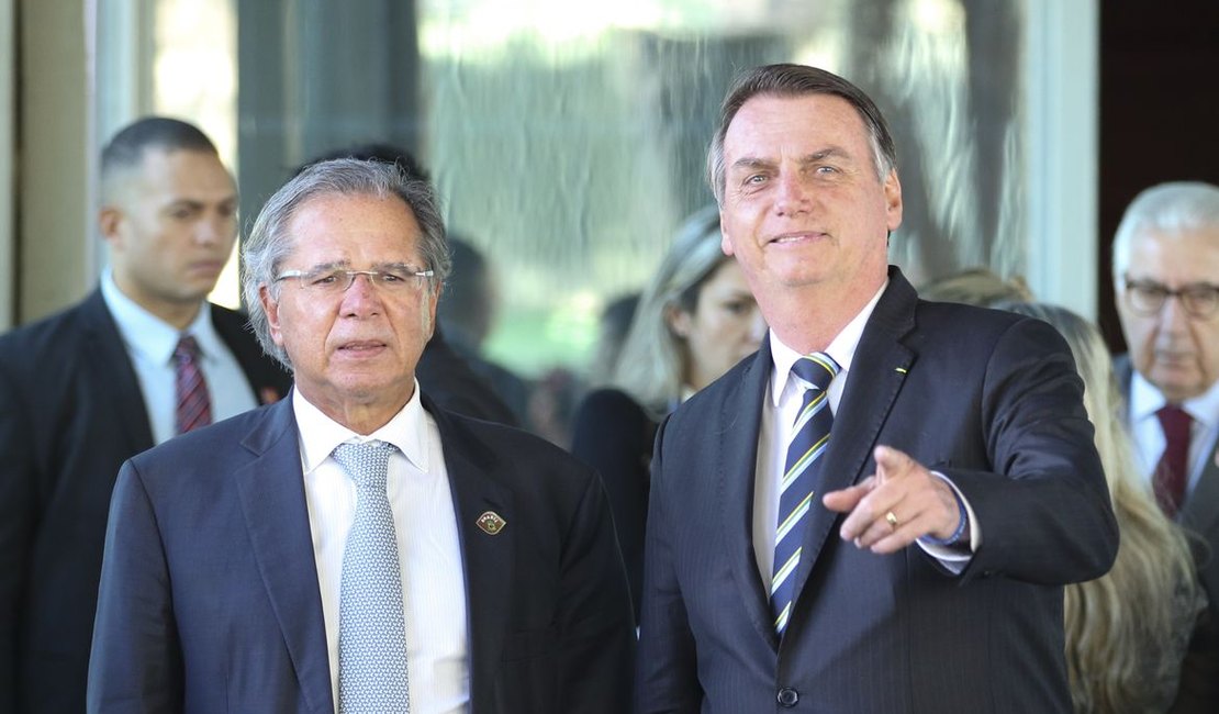 Guedes reafirma ajuste fiscal em reunião com Bolsonaro e ministros no Alvorada