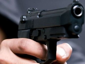 Criminosos em um carro branco fazem arrastão em Arapiraca