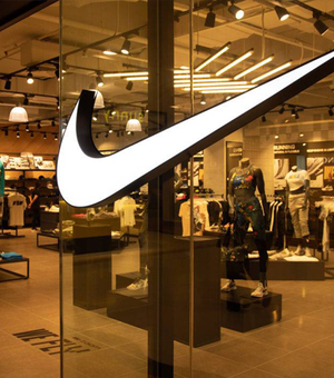 Justiça de Alagoas condena Nike a indenizar consumidora por produto defeituoso