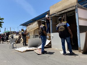 Prefeitura inicia retirada de barracos próximos ao Mercado da Produção