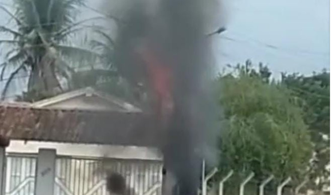Fogo atinge fiação e assusta moradores do bairro Batingas