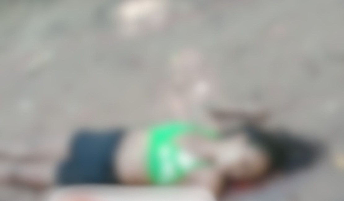 Mulher é encontrada morta com marcas de tiros na AL-101 Norte, em Maceió