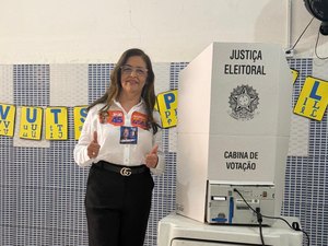 Dra. Eudócia vota em Ibateguara e fala em “mudança” para Alagoas