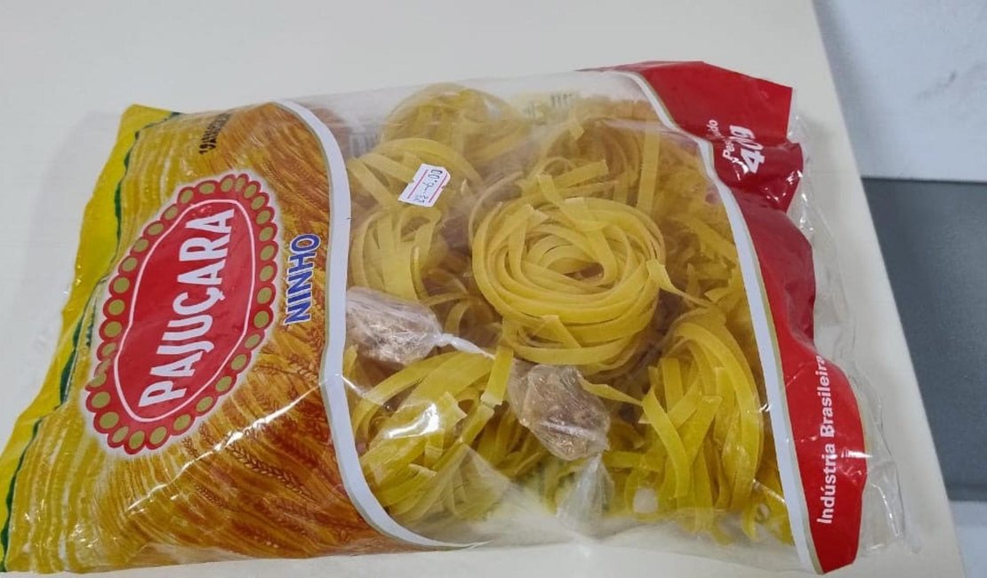 Suspeito de tráfico é preso com drogas escondidas em pacotes de macarrão