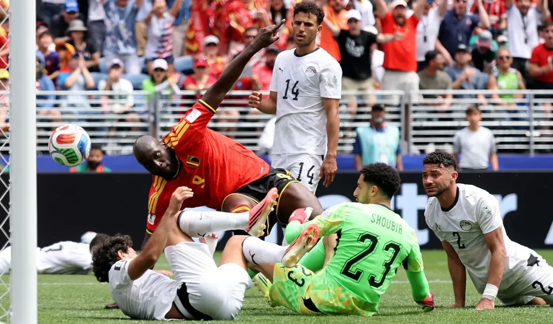 Bélgica leva susto do Egito, reage, mas só empata na estreia da Copa