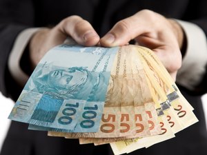 Empresas envolvidas na Lava Jato dão 'bolsa-delação' a executivos