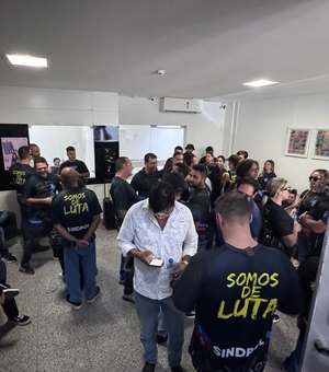 Policiais civis ocupam a Seplag e só deixarão o local após reunião com a secretária Paula Dantas
