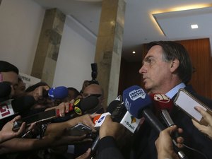 Bolsonaro diz que apoia suspensão da tabela do frete
