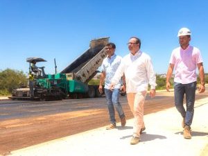 Luciano Barbosa inspeciona obras de mobilidade urbana em Arapiraca