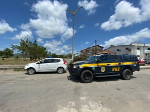 PRF prende dois homens por receptação e recupera um veículo roubado na BR-101