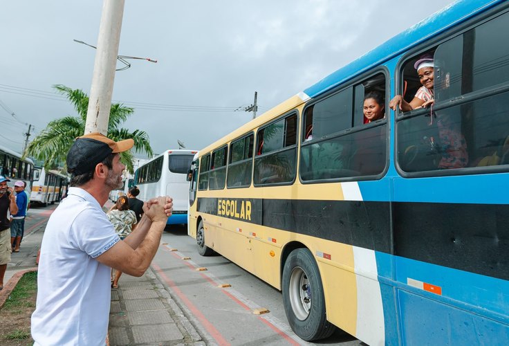 Fé e tradição: prefeito Júnior Menezes recepciona mais de 2.700 romeiros no retorno de histórica romaria à Juazeiro do Norte