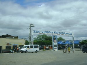 Dupla invade posto de combustível e roubam R$ 1.500