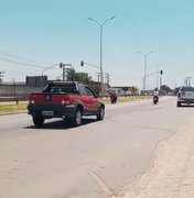 [Vídeo] Moradores do bairro Arnon de Mello fazem abaixo-assinado por retorno na AL 220