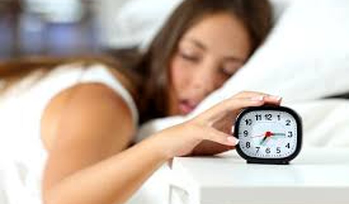 Dormir pouco ou dormir demais aumentam excesso de idade do coração