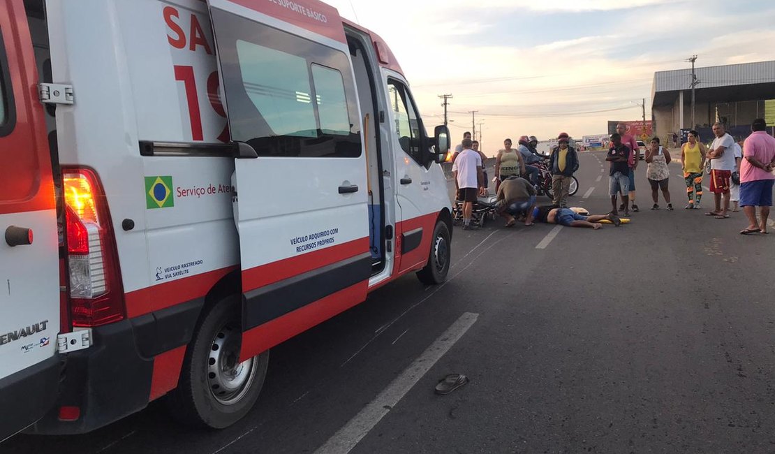 Casal que seguia para o trabalho sofre acidente de moto