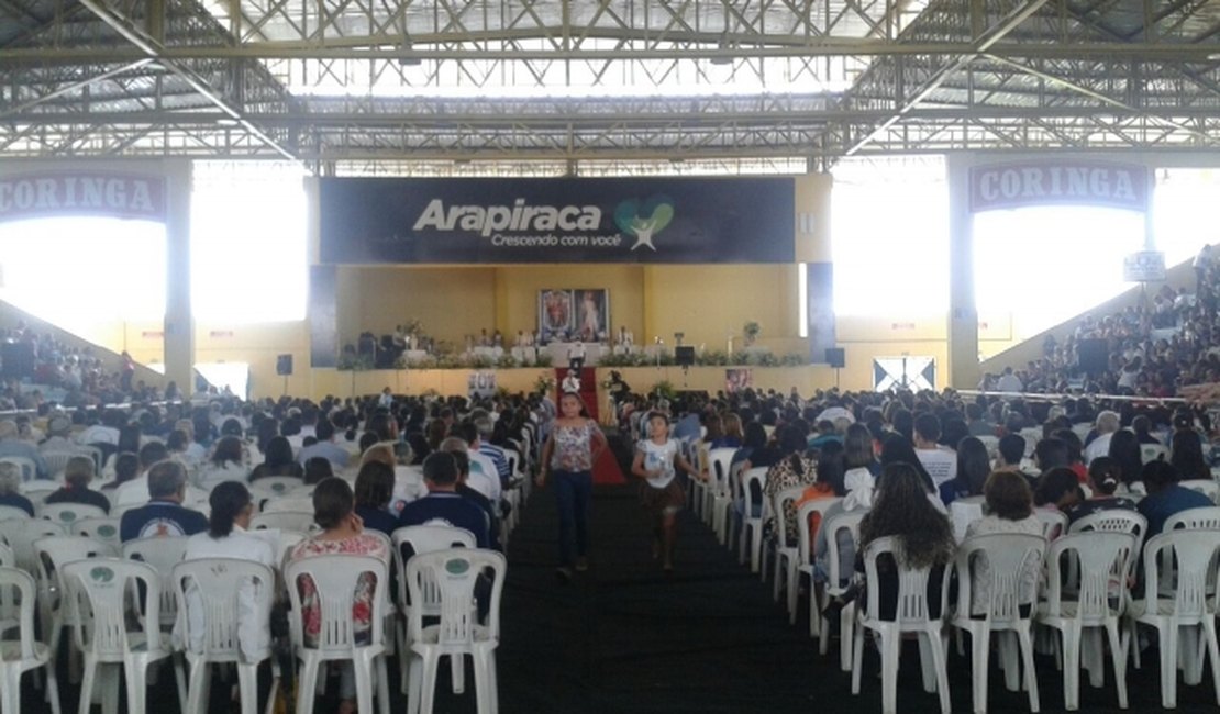 Fiéis lotam o Ginásio João Paulo II para o XVII Encontro de Famílias