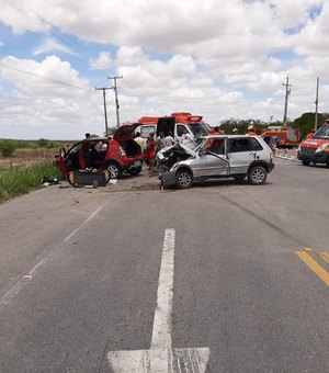 Colisão envolvendo três veículos deixa feridos em Major Izidoro