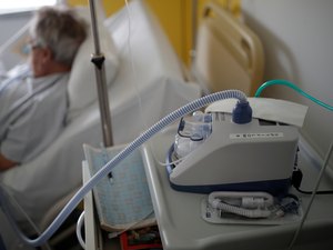 Nove em cada 10 mortes no Brasil por coronavírus são entre idosos