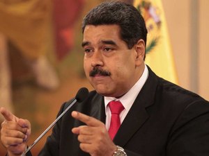 'Parem de lavar privadas e voltem', diz Maduro a migrantes