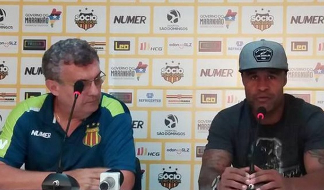 Depois de 22 anos de carreira, volante Marcos Assunção anuncia aposentadoria