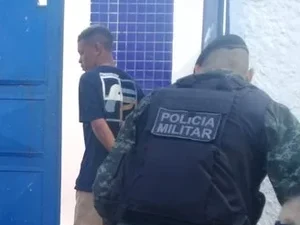 Assaltante é preso após ser espancado pela população no Benedito Bentes 