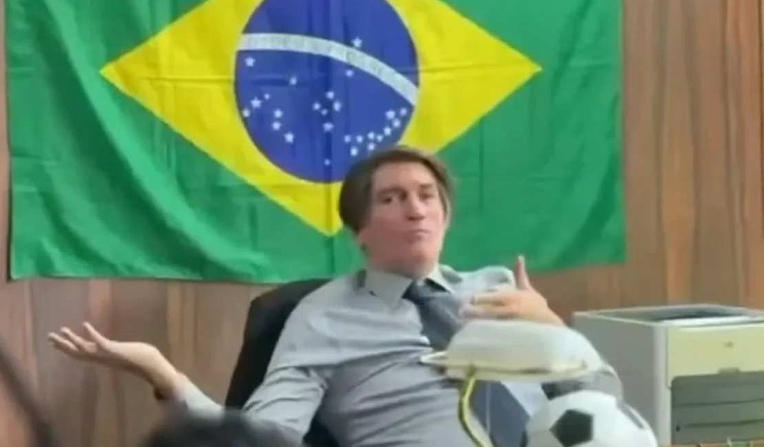 Ator que viverá Bolsonaro no cinema manda recado à família